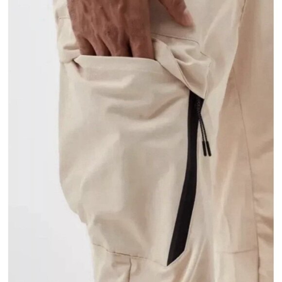 Nike Tech Essentials Woven Unlined Cargo Pants Mens Size 36x29 Khaki  DH3866-126 - Picture 3 of 14